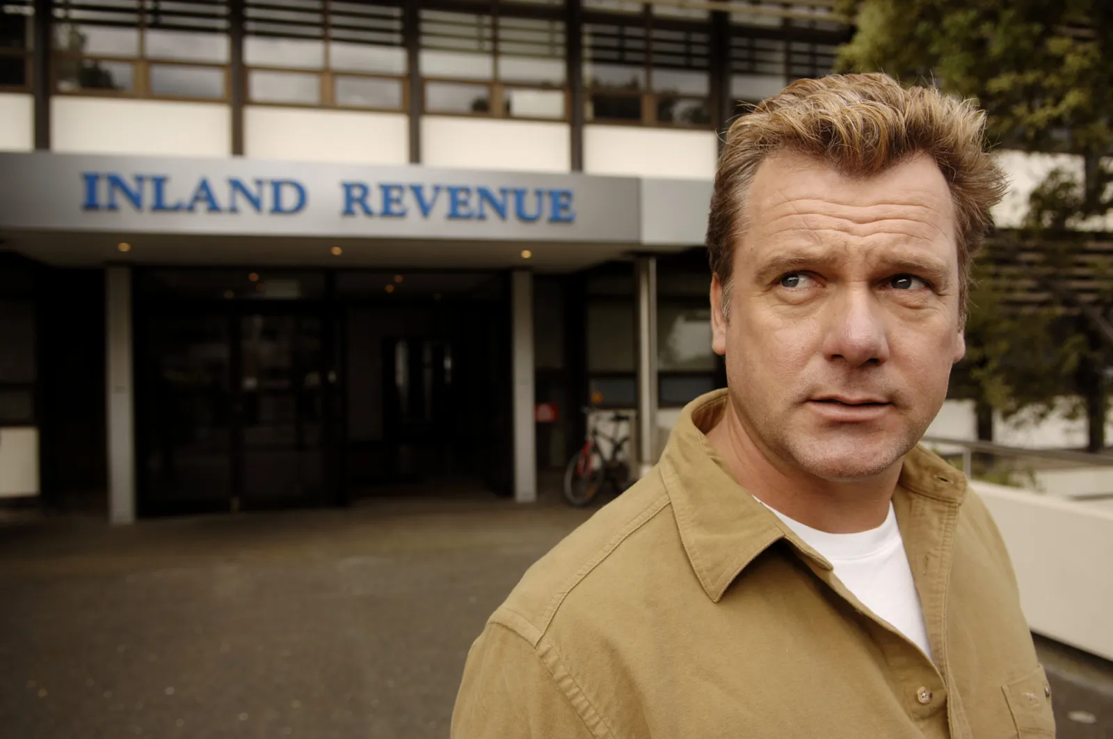 WHTH 1 28 Erik Thomson as Dave Henderson29