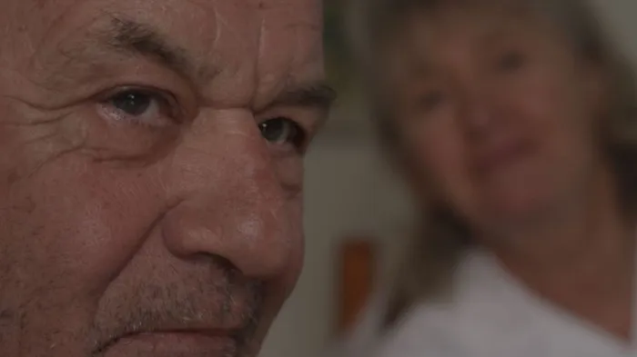 Int 1 Ross And Beth film still 800w 700x393