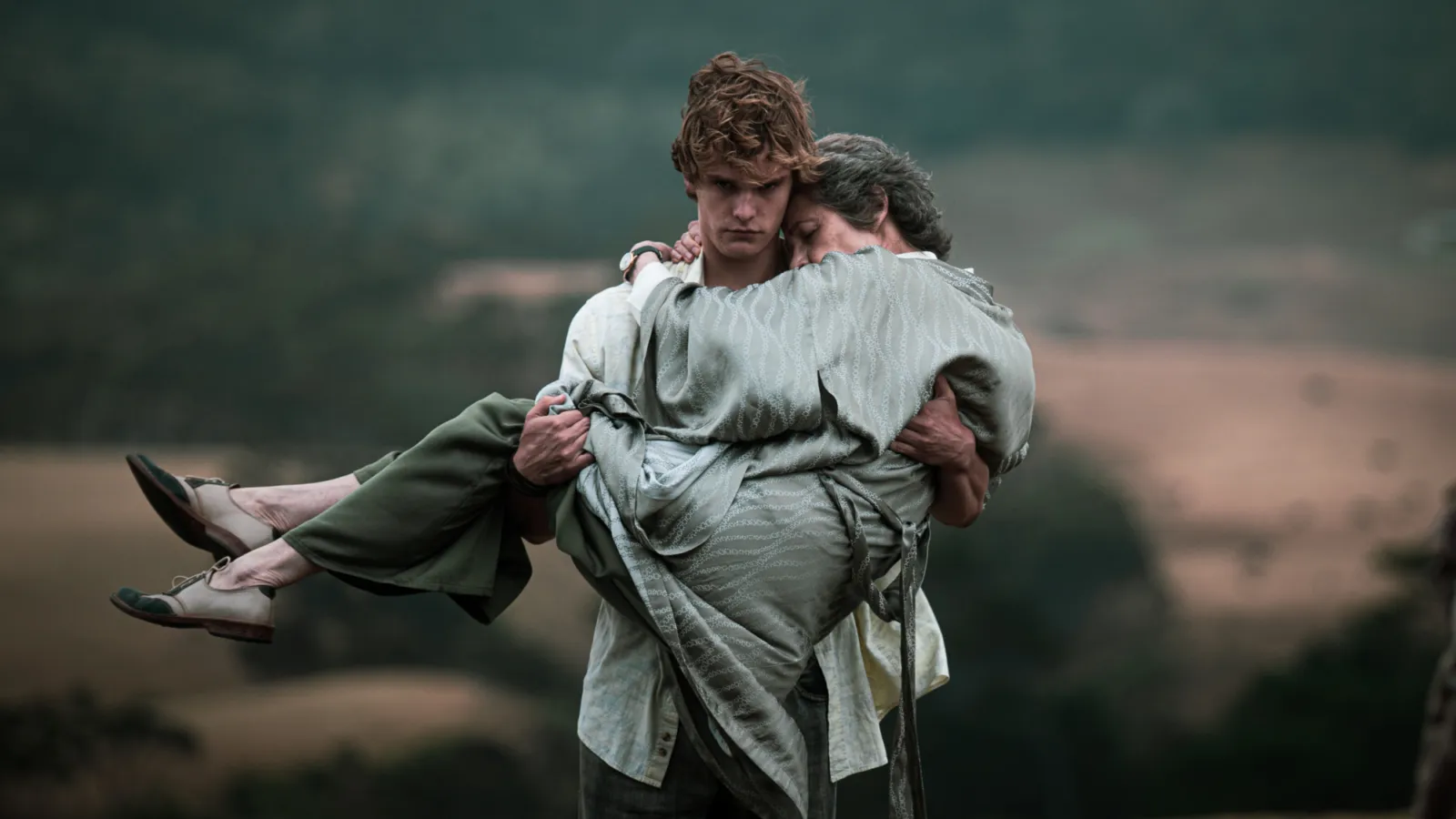 JUNIPER JR 0269 SAMEF80 A2 RUTH Midshot carrying20 Ruth20up20the20hill