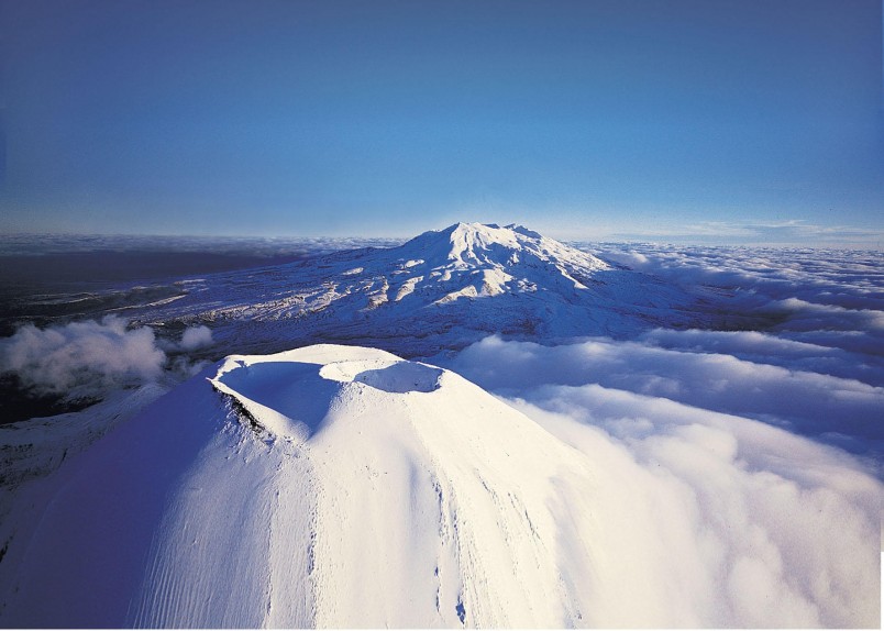 Mt Ngauruhoe & Mt Ruapehu, Central Plateau, North Island