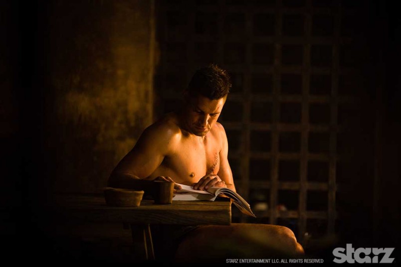 Manu Bennett relaxes between scenes